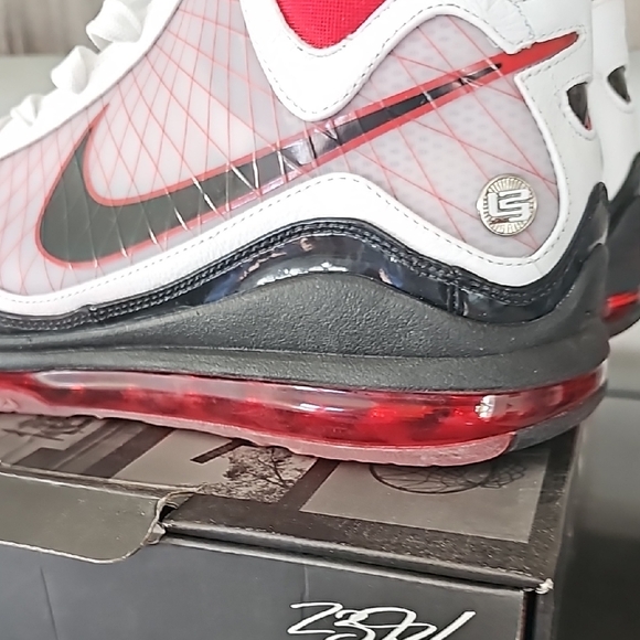 Nike Air Max LeBron VII White/Red/Black Kids Sneakers - Picture 4 of 5